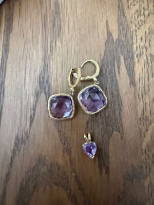 Серьги с фиолетовым кристаллом и кулон-сердце Royalty ALT עגילים עם קריסטל סגול ותליון לב Royalty