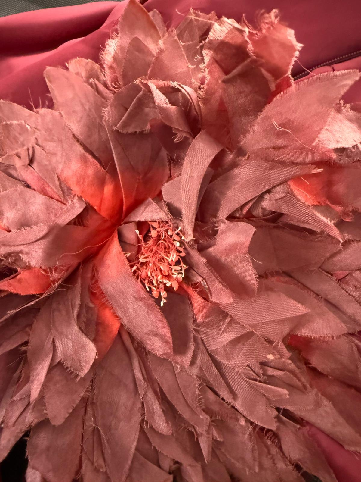 JAN/AYAKO — бордовое асимметричное платье с крупным цветком, размер S — 450 ₪ | JAN/AYAKO — שמלה אסימטרית בורדו עם פרח גדול, מידה S — 450 ₪ | Julia Raskin Style - Image 2