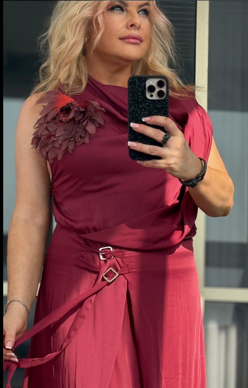 JAN/AYAKO — бордовое асимметричное платье с крупным цветком, размер S — 450 ₪ | JAN/AYAKO — שמלה אסימטרית בורדו עם פרח גדול, מידה S — 450 ₪ | Julia Raskin Style - Image 4