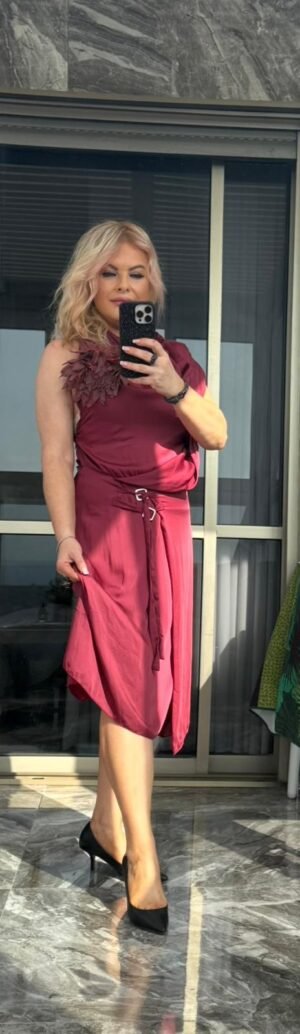 JAN/AYAKO — бордовое асимметричное платье с крупным цветком, размер S — 450 ₪ | JAN/AYAKO — שמלה אסימטרית בורדו עם פרח גדול, מידה S — ‎450 ₪ | Julia Raskin Style