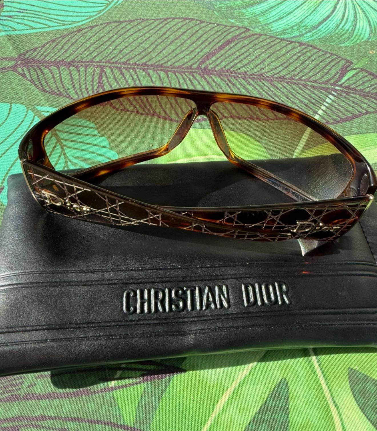 Dior — солнцезащитные очки oversize (градиентные линзы), цена 450 ₪ | Dior — משקפי שמש אוברסייז (עדשות גרדיאנט), מחיר 450 ₪ | Julia Raskin Style - Image 3