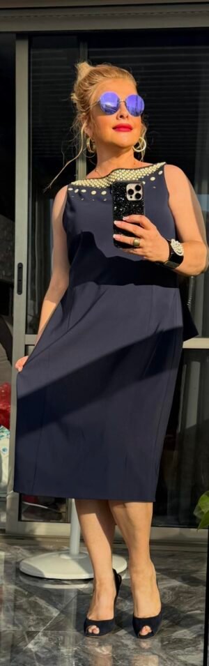 Moschino — тёмно-синее платье со стразами/пуклями у горловины, размер M–L — 550 ₪ | Moschino — שמלה כחול-כהה עם ניטים/אבנים בקו המחשוף, מידה M–L — ‎550 ₪ | Julia Raskin Style