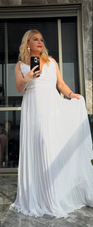 Белое плиссированное платье-макси LAUNDRY BY SHELLI SEGAL, размер M–L, 600 ₪.