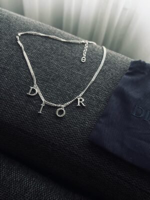 Christian Dior цепочка с подвесками DIOR, серебристый тон, Новая, 1,400 ₪.
