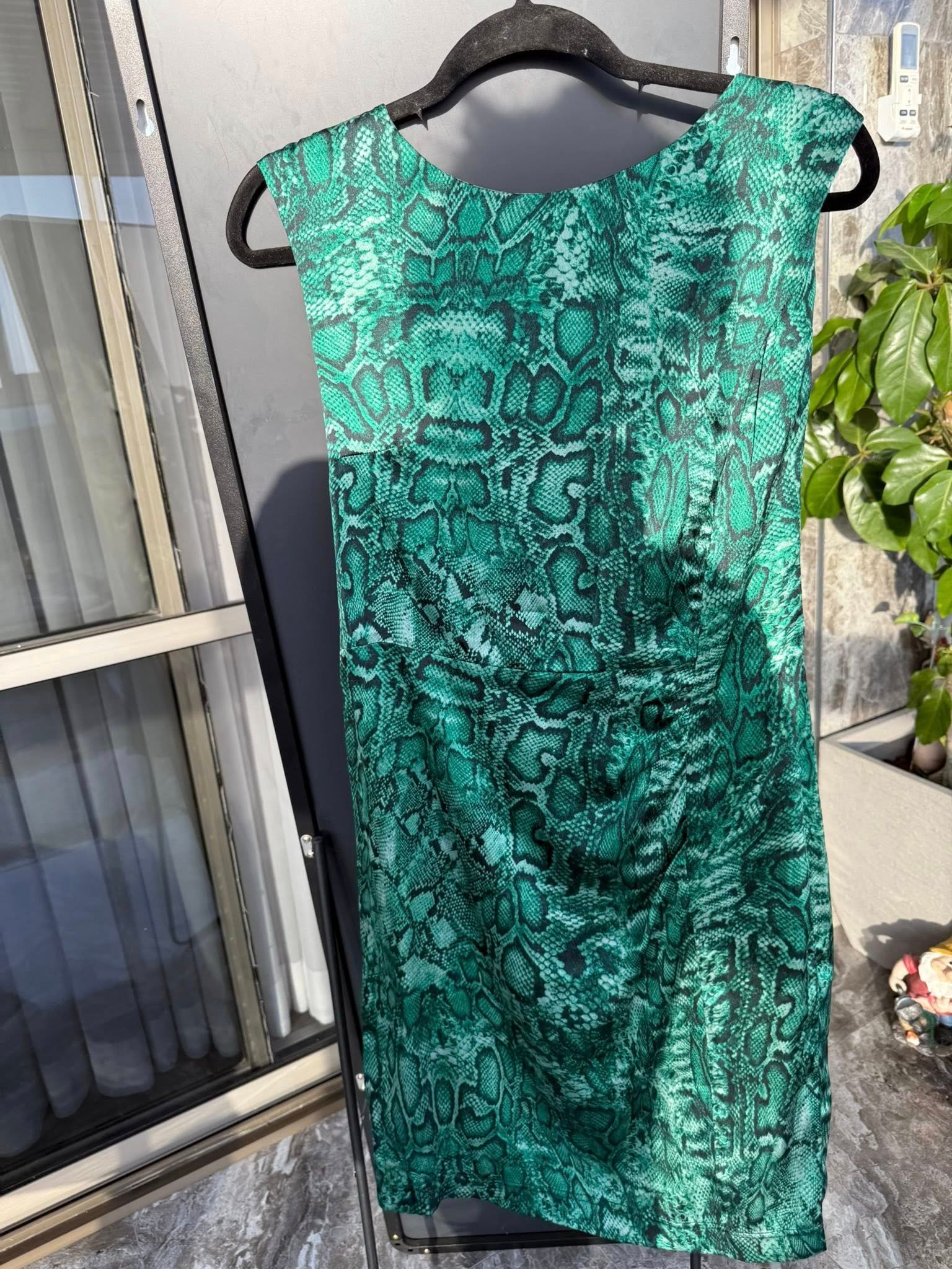 OUI — зелёное платье миди со змеиным принтом — размер M — 300 ₪ | OUI — שמלת מידי ירוקה בהדפס “נחש” — מידה M — 300 ₪ | Julia Raskin Style - Image 3