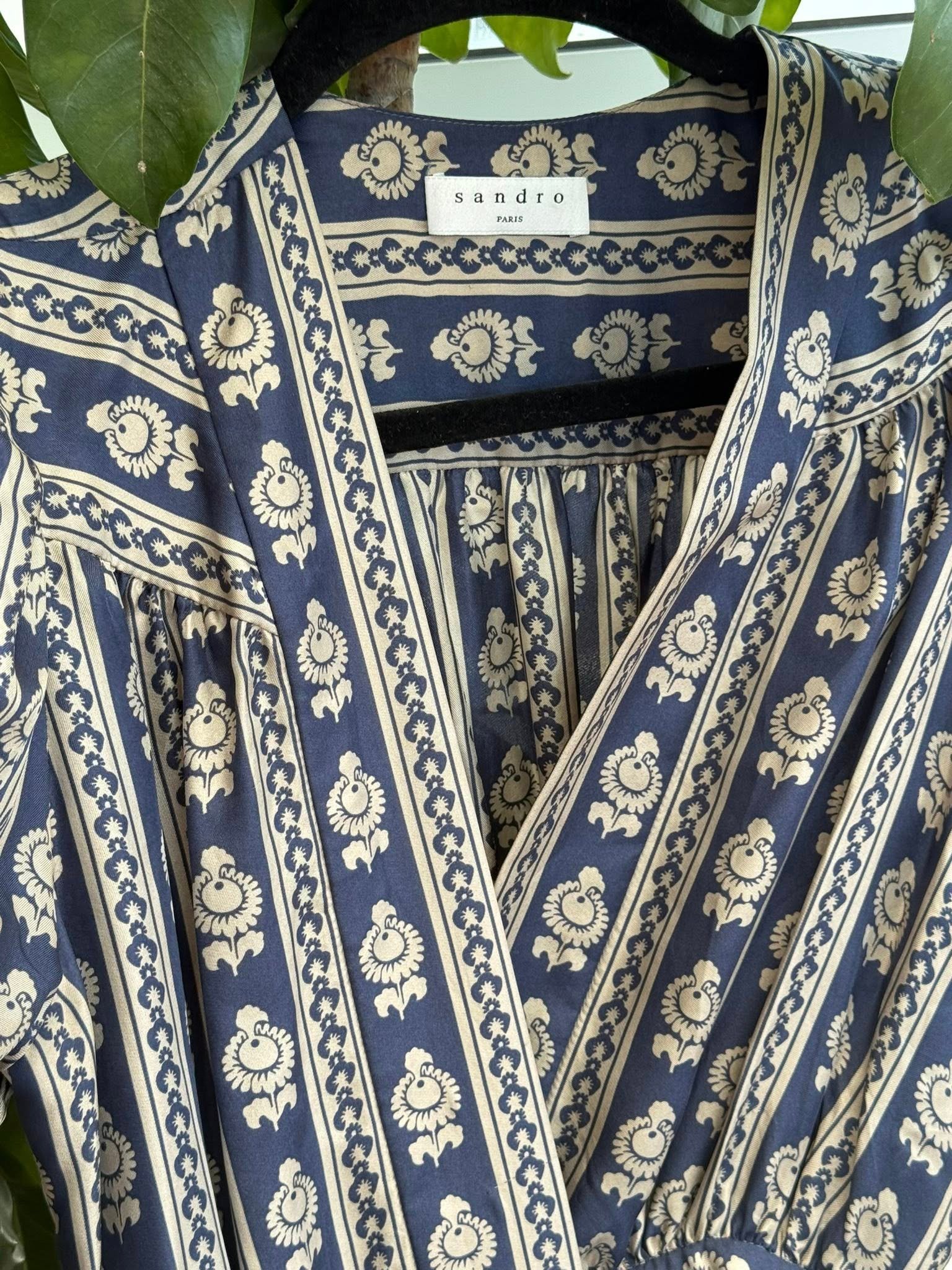 Sandro — шёлковое платье-кимоно с поясом и принтом — 600 ₪ | Sandro — שמלת משי מעטפת עם חגורה והדפס — 600 ₪ | Julia Raskin Style - Image 2