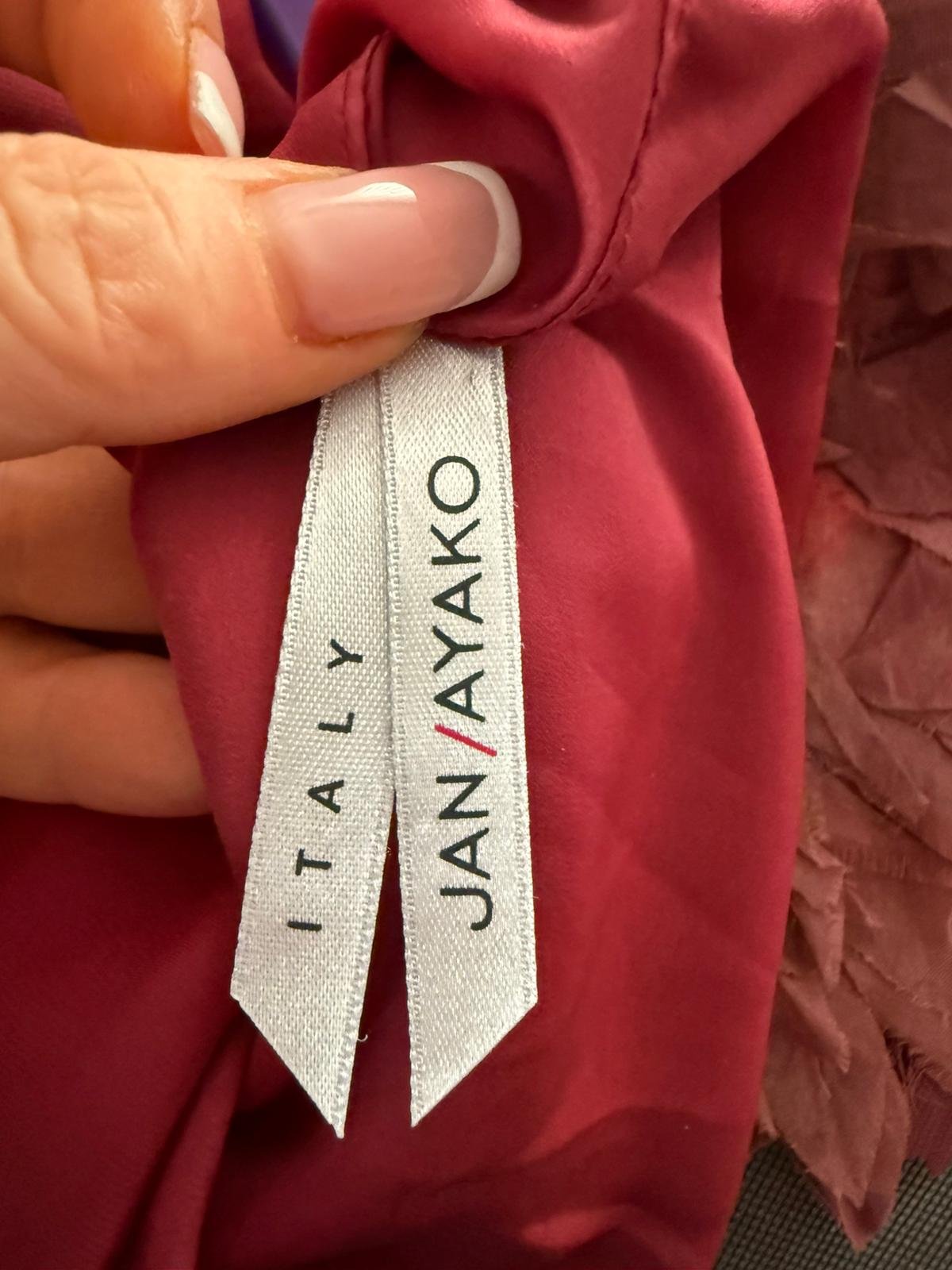 JAN/AYAKO — бордовое асимметричное платье с крупным цветком, размер S — 450 ₪ | JAN/AYAKO — שמלה אסימטרית בורדו עם פרח גדול, מידה S — 450 ₪ | Julia Raskin Style - Image 3