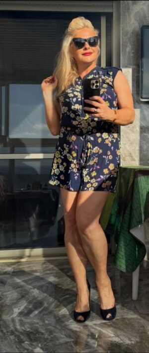 «Ромпер Juicy Couture тёмно-синий в цветочный принт, размер M — 350 ₪».