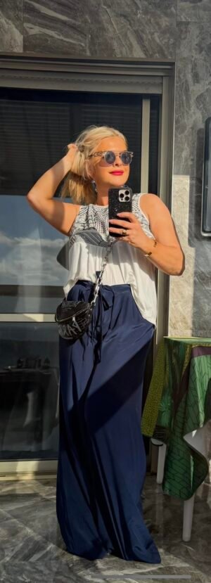 «Тёмно-синие шёлковые брюки Roberto Cavalli с поясом-ленточкой — 600 ₪».