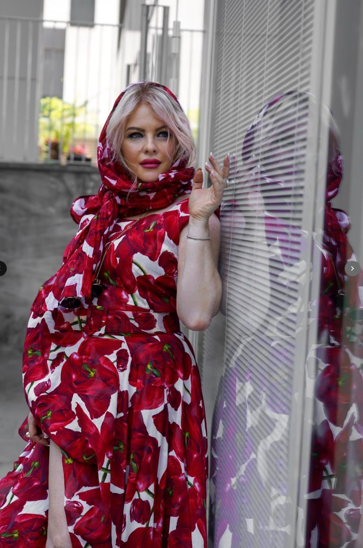 «Платье Samantha Sung с красным флоральным принтом, макси, комплект с шарфом и поясом — 1500 ₪».