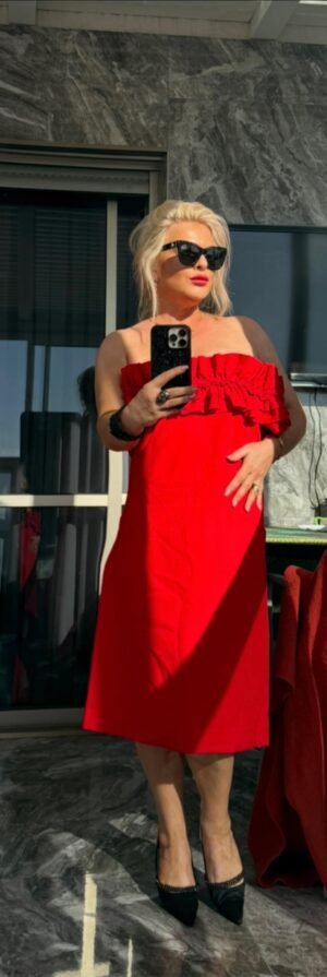 «Красное платье Anne Fontaine Petunia с воланами и открытыми плечами, миди — 600 ₪».