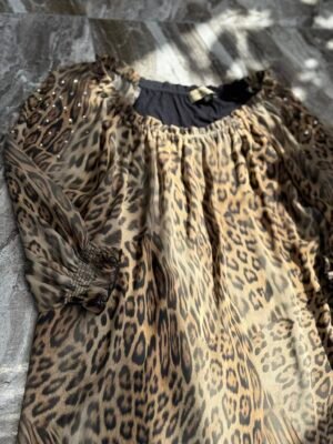 «Леопардовое шифоновое платье Elisa Fanti с кристаллами и кружевной кромкой — 350 ₪».