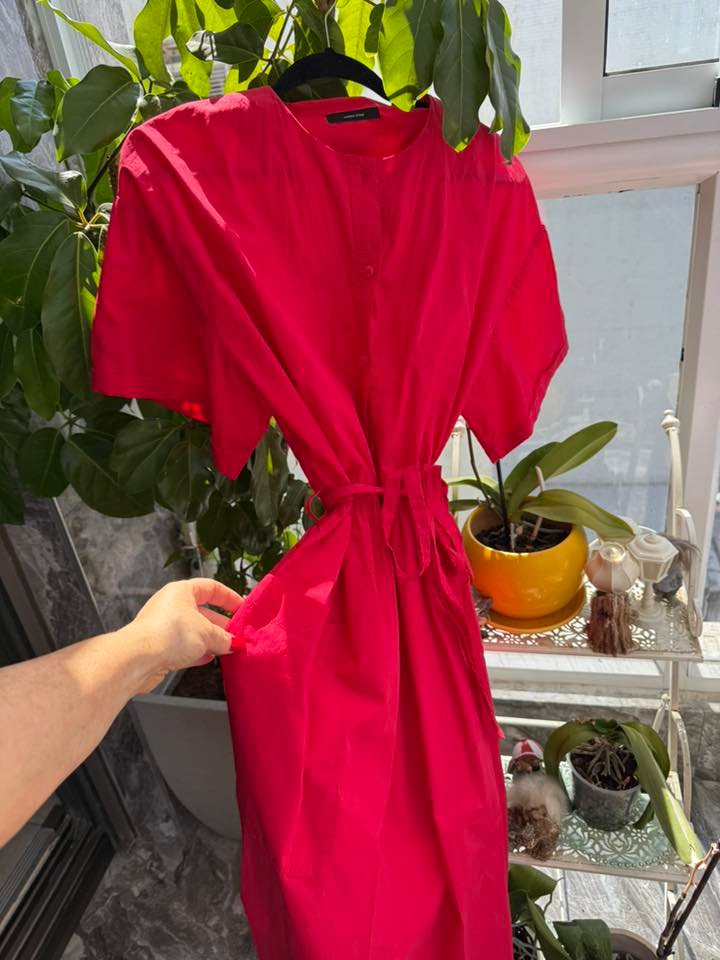 Comme il Faut — красное платье-рубашка миди с поясом и карманами — 350 ₪ | Comme il Faut — שמלת מידי אדומה בגזרת חולצה עם קשירת מותן וכיסים — 350 ₪ | Julia Raskin Style - Image 3