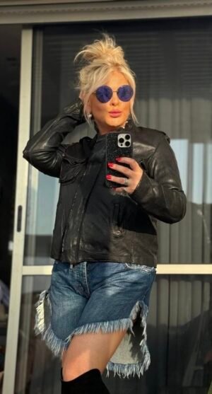 «Кожаная куртка Imperial чёрного цвета с эполетами и накладными карманами — 600 ₪».