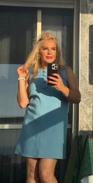 Elisabetta Franchi — мини-платье небесно-голубого цвета с декоративными бантиками — 400 ₪ | Elisabetta Franchi — שמלת מיני בתכלת עם קשירות פפיונים — ‎400 ₪ | Julia Raskin Style