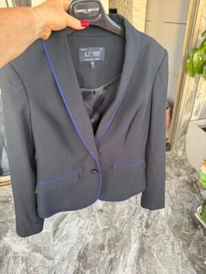 Armani Jeans — чёрный пиджак с синими кантами, размер S-M — ‎350 ₪ | Armani Jeans — בלייזר שחור עם פסי כחול, מידה S-M — ‎350 ₪ | Julia Raskin Style