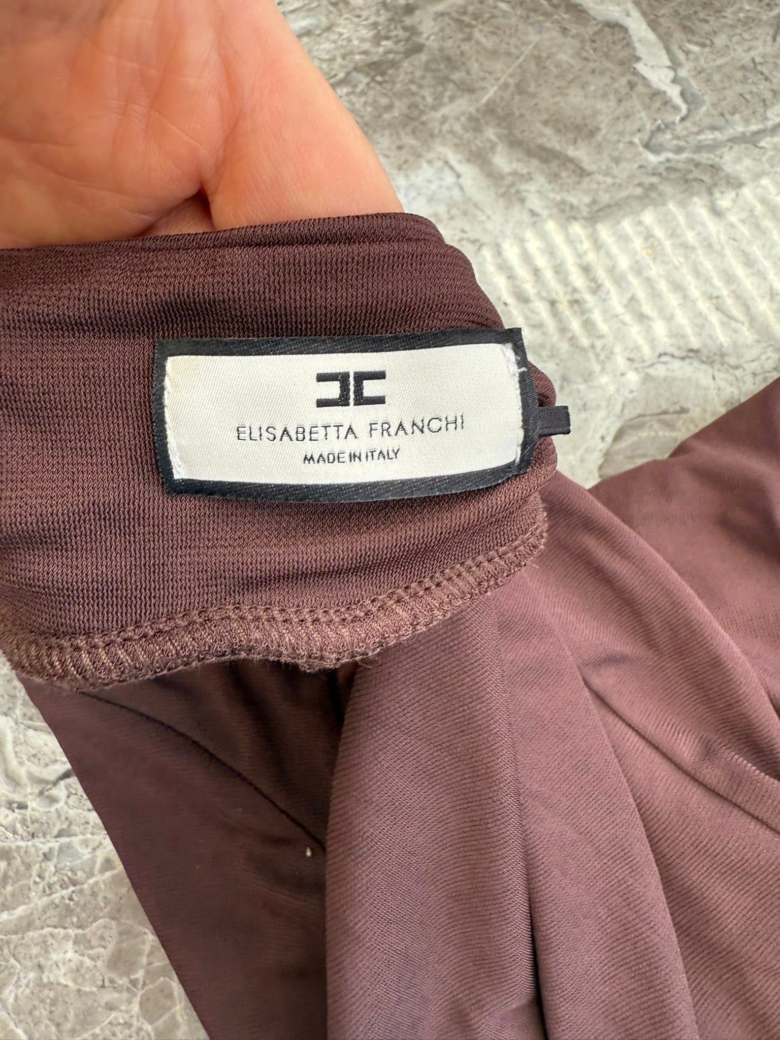 Elisabetta Franchi — шоколадное платье с золотыми цепочками на спине — 500 ₪ | Elisabetta Franchi — שמלת שוקולד עם שרשראות זהב בגב — 500 ₪ - Image 3