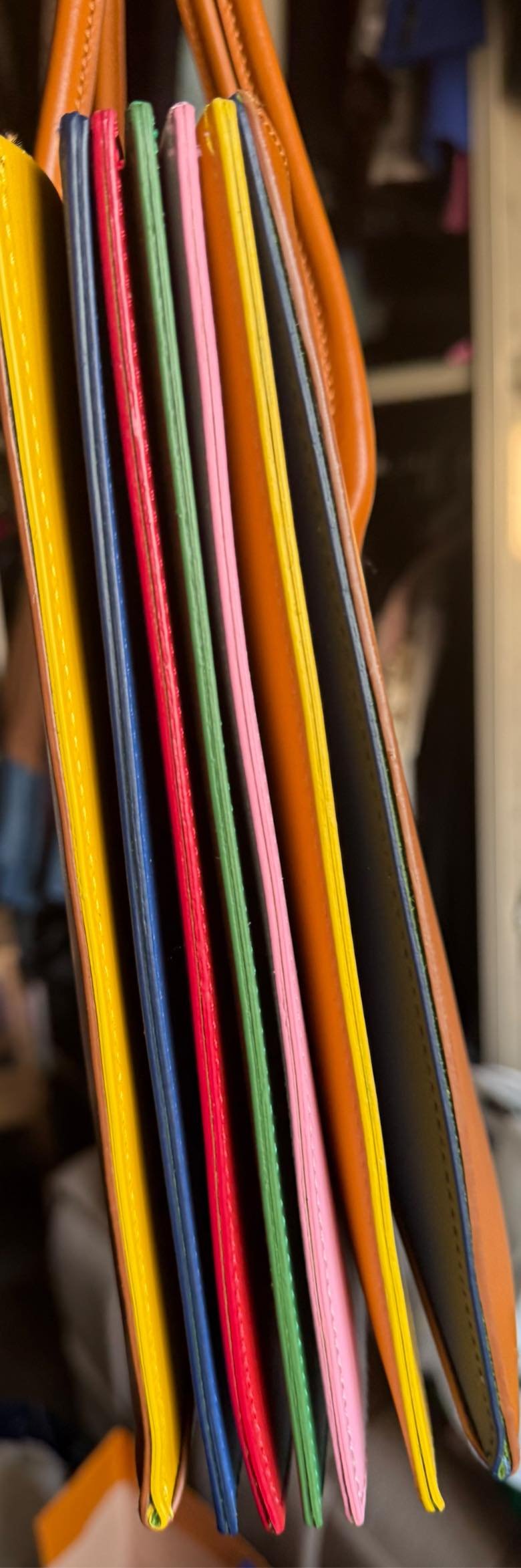 Sara Battaglia, кожаная сумка, дизайнерская сумка, люксовая мода, песочная сумка, цветной интерьер, second hand, премиум аксессуары, Ашкелон, Тель-Авив, Реховот, תיקי מותגים, תיקי עור, אופנה יד שנייה