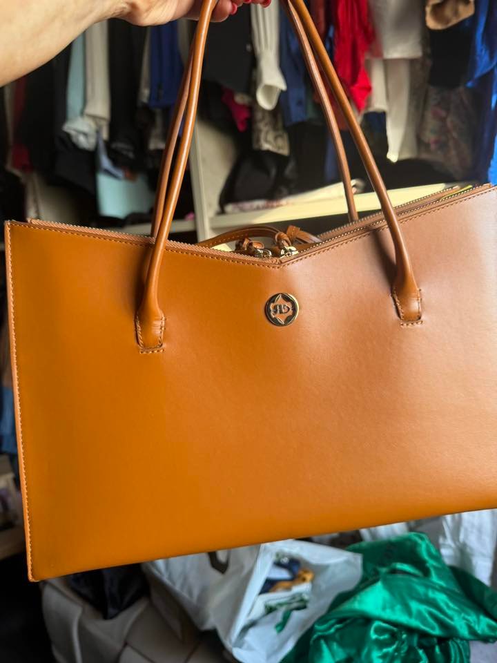 Sara Battaglia, кожаная сумка, дизайнерская сумка, люксовая мода, песочная сумка, цветной интерьер, second hand, премиум аксессуары, Ашкелон, Тель-Авив, Реховот, תיקי מותגים, תיקי עור, אופנה יד שנייה