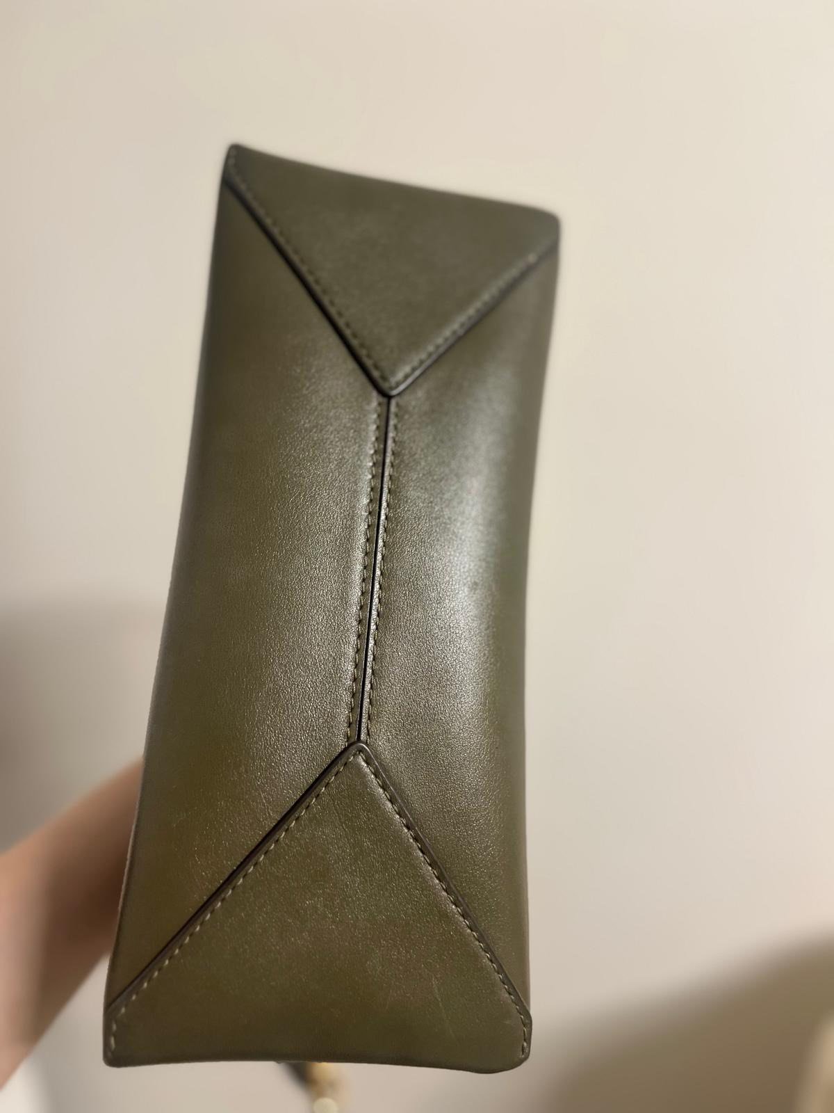 Michael Kors — сумка оливкового цвета с золотистой цепочкой — 700 ₪ | מייקל קורס תיק עור ירוק-זית - Image 2