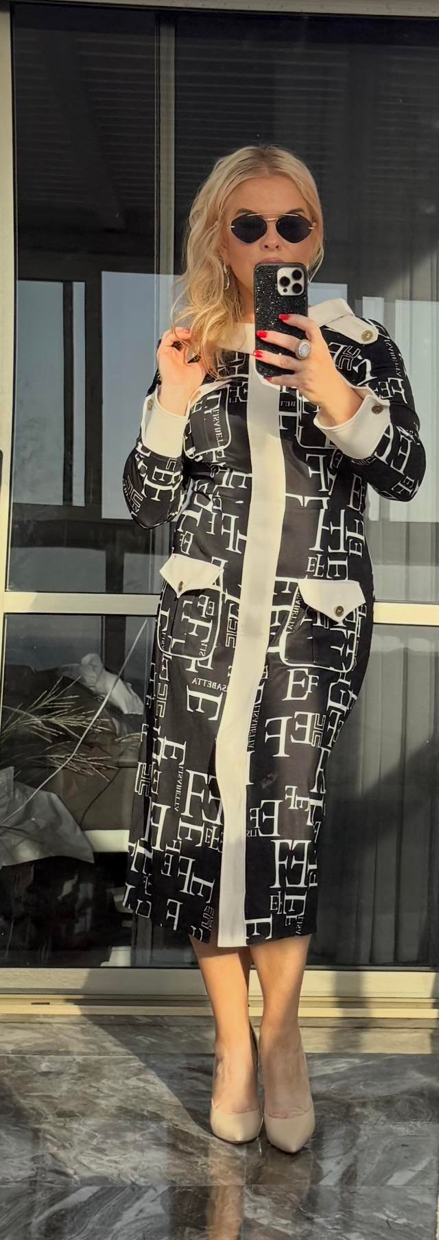 Платье Elisabetta Franchi черно-белое с монограммой EF