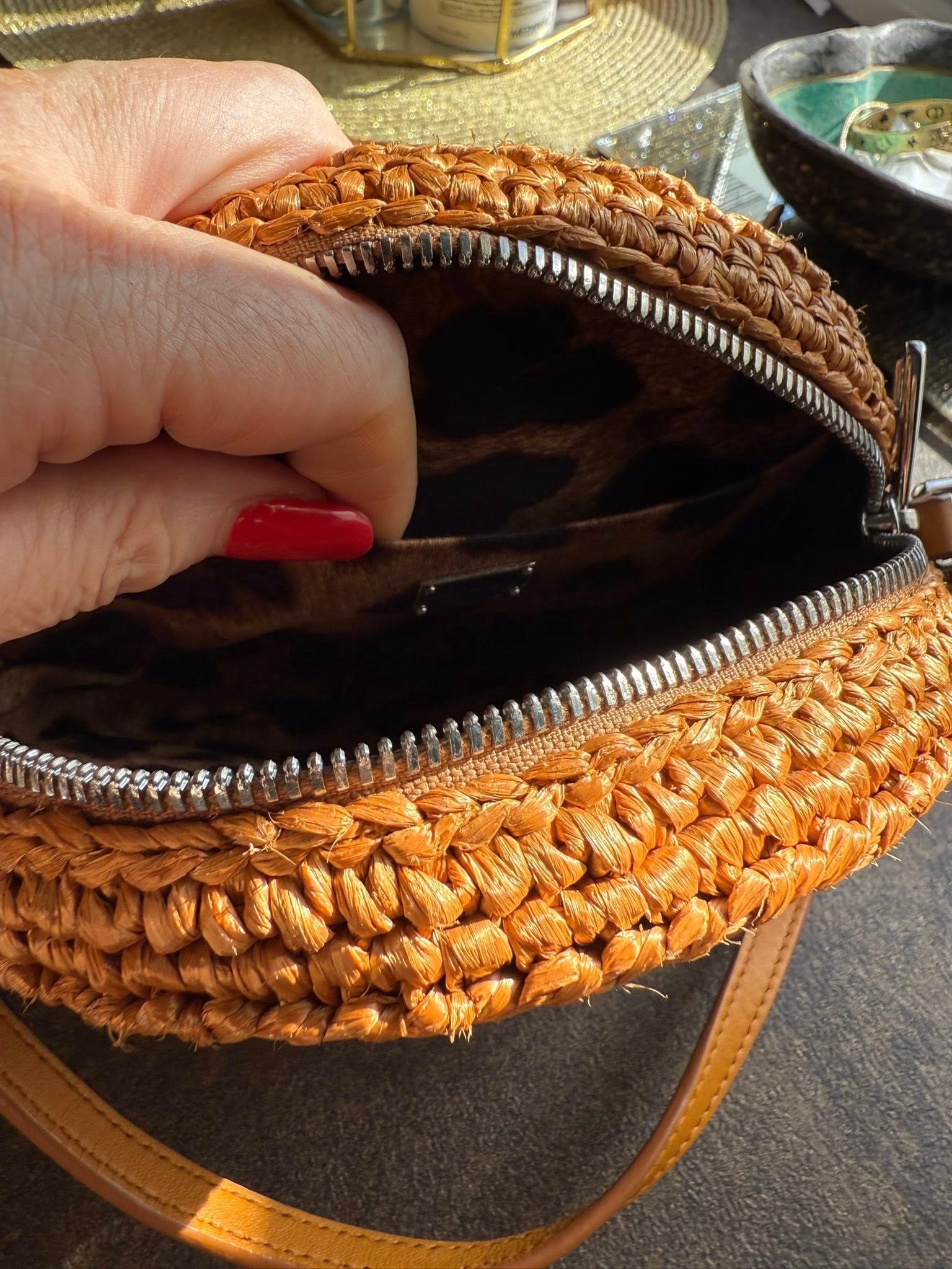 Dolce & Gabbana — плетёная круглая сумка из рафии — 1000 ₪ | Dolce & Gabbana — תיק קש עגול ראפיה — 1000 ₪ | Julia Raskin Style - Image 4