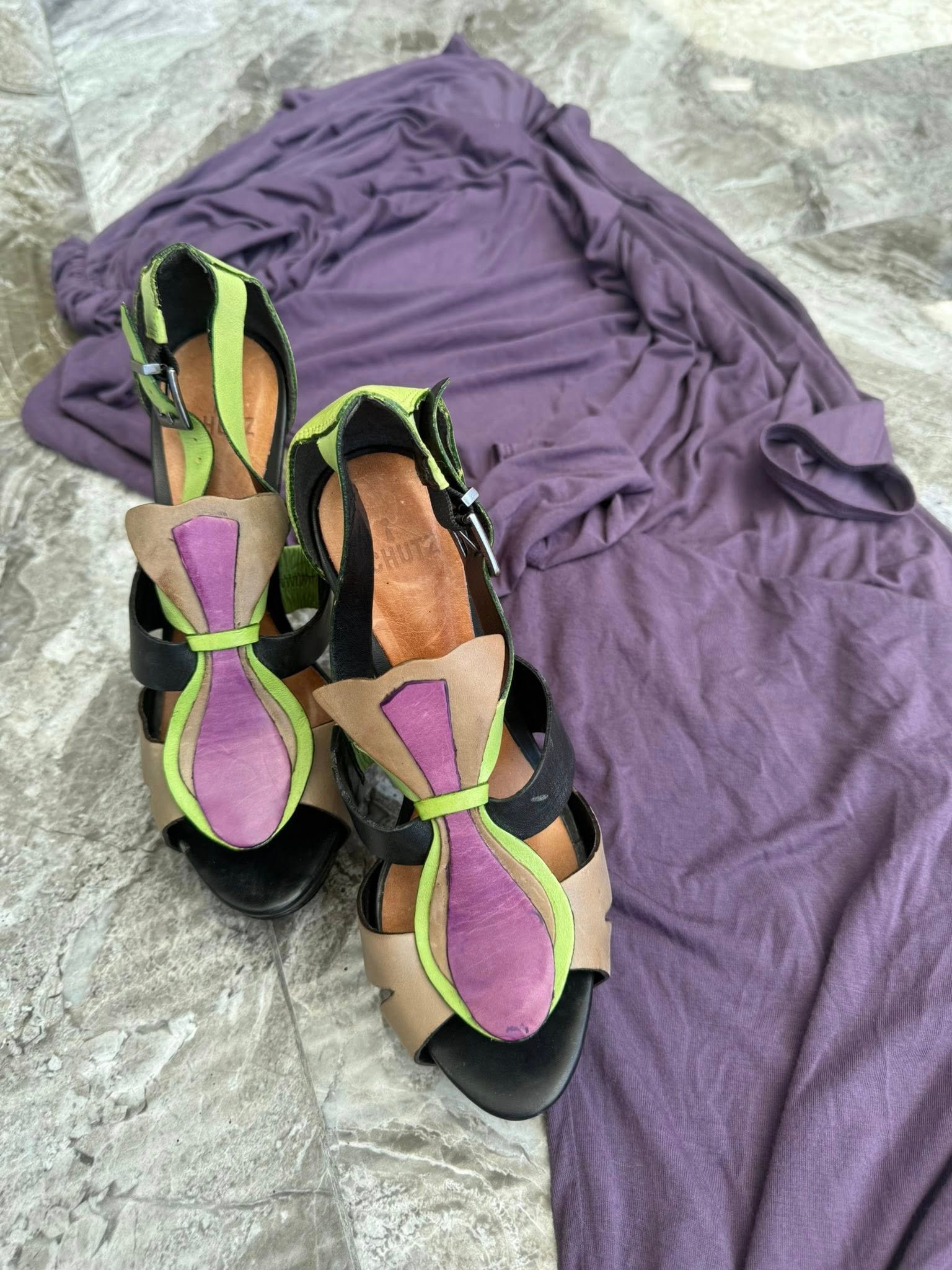 Яркие дизайнерские туфли Schutz — комбинация кожи и контрастных цветов