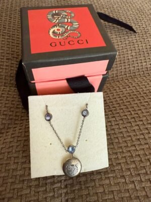 Серебряный браслет Gucci с кулоном и коробкой бренда