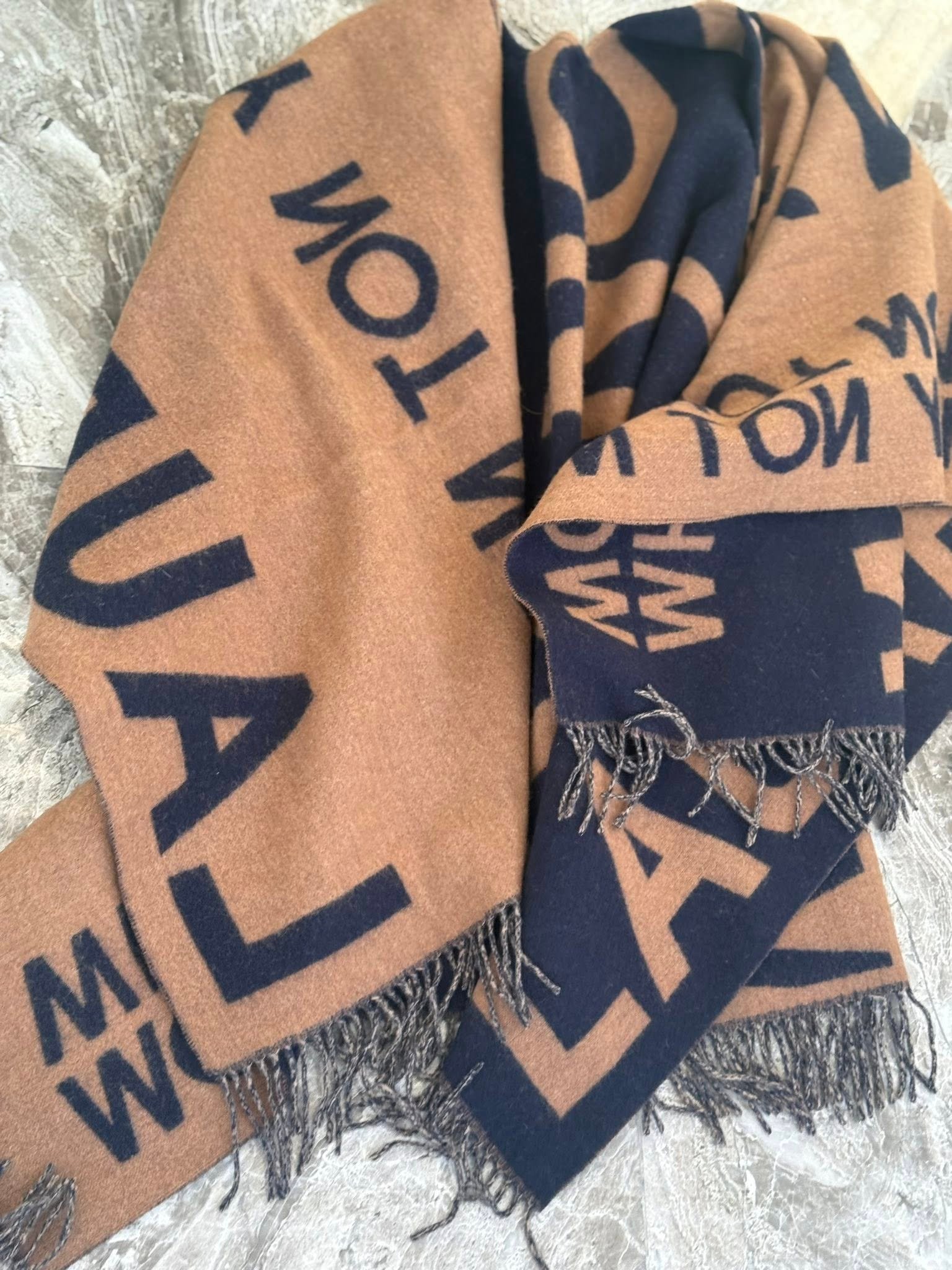 Пончо-плед карамельно-шоколадного оттенка | פונצ'ו פלד בצבע קפה חם ונעים — 300 ₪ - Image 3