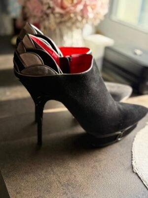 Чёрные замшевые туфли Cesare Paciotti с металлическим каблуком