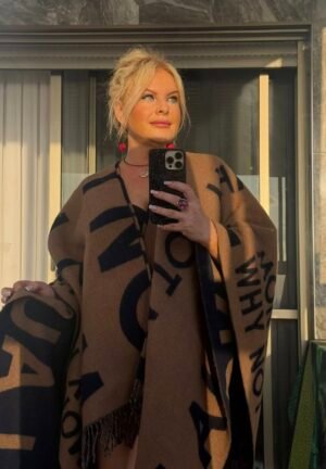 Осенний уютный аксессуар с бахромой