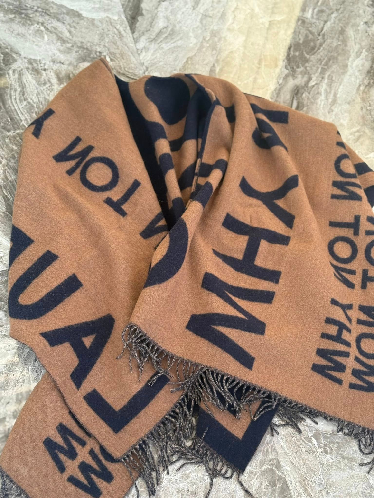 Пончо-плед карамельно-шоколадного оттенка | פונצ'ו פלד בצבע קפה חם ונעים — 300 ₪ - Image 2