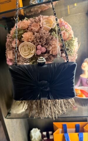 Чёрный вечерний клатч с кристаллами и цепочкой