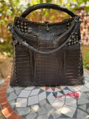 Чёрная сумка из крокодиловой кожи с кристаллами,