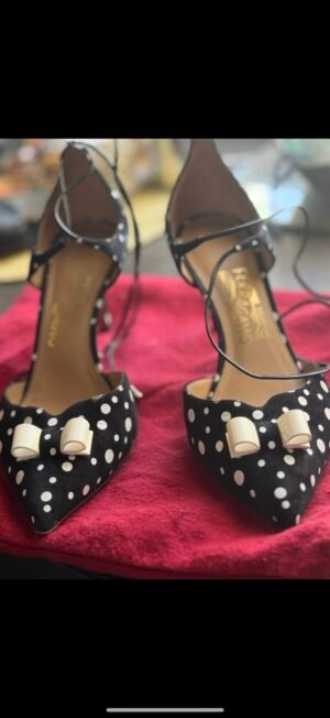 : Туфли Salvatore Ferragamo в горошек с белыми бантами