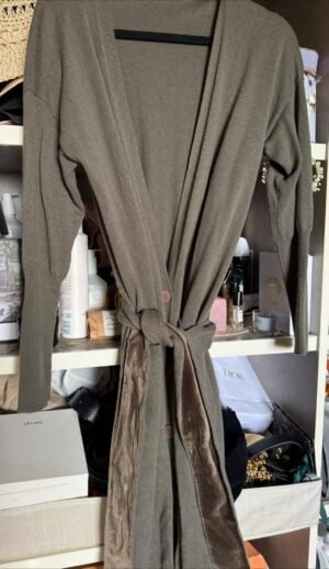 : Кардиган Fabiana Filippi на вешалке крупным планом, оливковый цвет