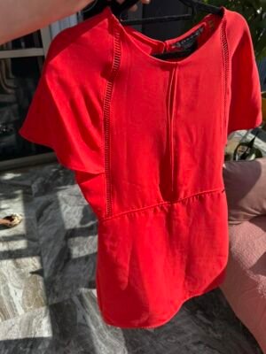 Красный комбинезон Armani на вешалке, общий вид