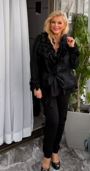 Luisa Spagnoli — чёрная шёлковая блузка с лепестками M–L — 550 ₪ | De Luxe by Julia Raskin